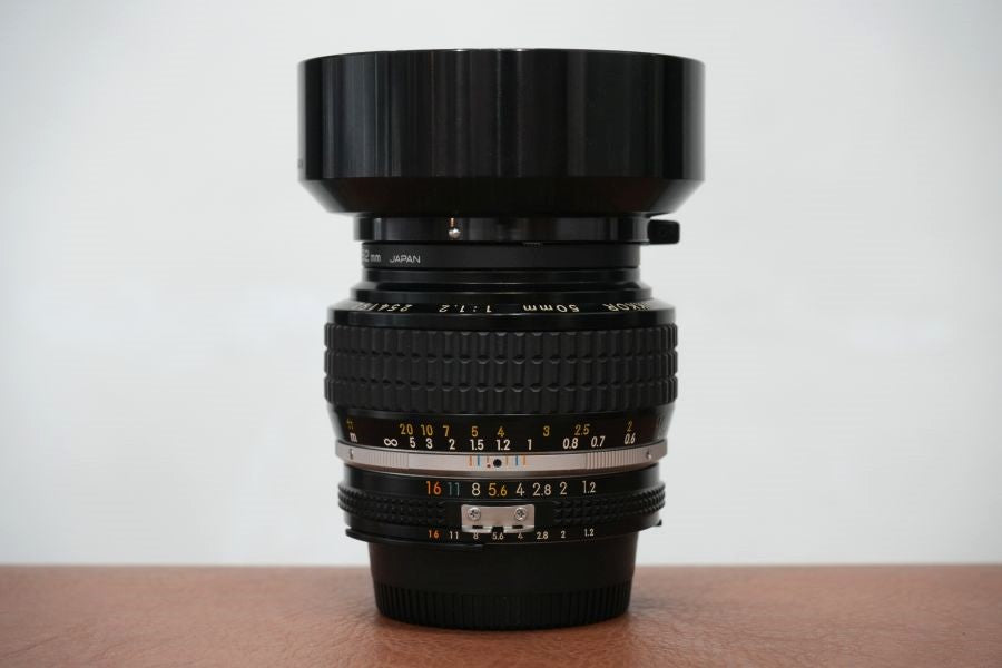 Nikon Ai-S Nikkor 50mm F1.2 フード付き